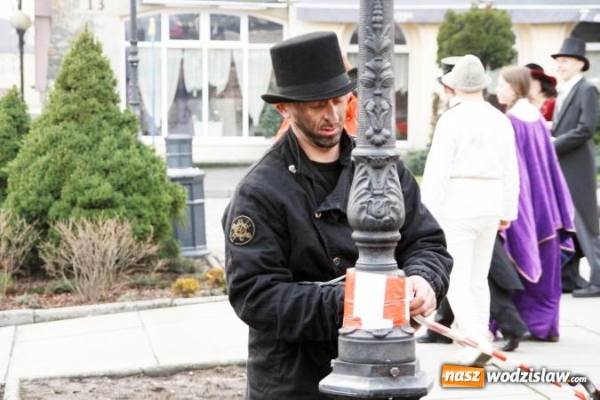 Zdjęcie w galerii na portalu naszwodzislaw.com: Na wodzisławskim rynku zapłonął ogień wiadomości z regionu