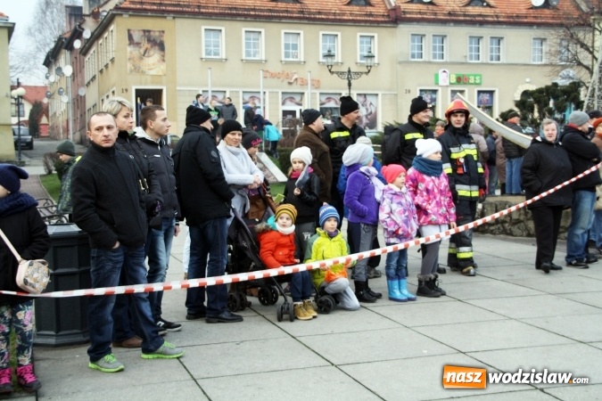 Zdjęcie w galerii na portalu naszwodzislaw.com: Na wodzisławskim rynku zapłonął ogień wiadomości z regionu