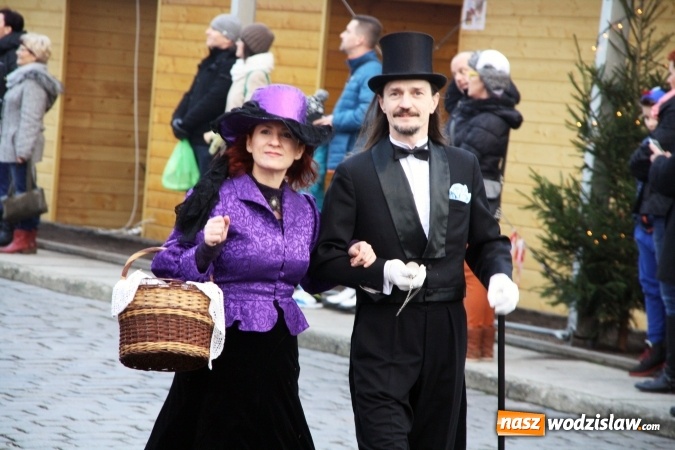 Zdjęcie w galerii na portalu naszwodzislaw.com: Na wodzisławskim rynku zapłonął ogień wiadomości z regionu