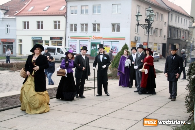 Zdjęcie w galerii na portalu naszwodzislaw.com: Na wodzisławskim rynku zapłonął ogień wiadomości z regionu