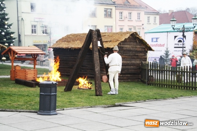 Zdjęcie w galerii na portalu naszwodzislaw.com: Na wodzisławskim rynku zapłonął ogień wiadomości z regionu