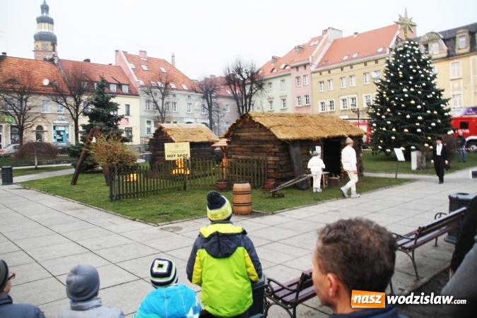 Zdjęcie w galerii na portalu naszwodzislaw.com: Na wodzisławskim rynku zapłonął ogień wiadomości z regionu