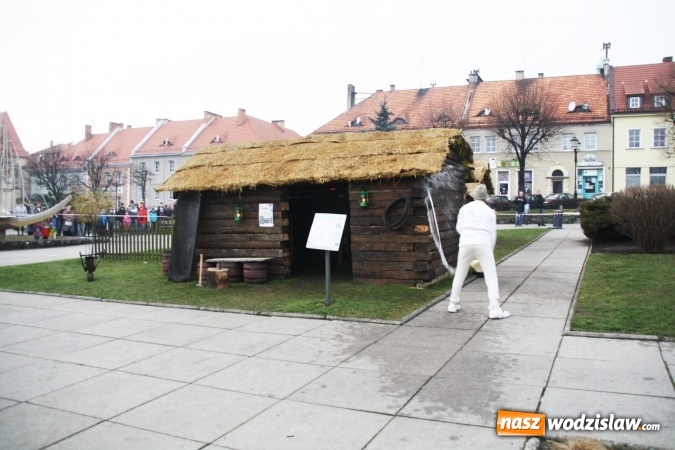 Zdjęcie w galerii na portalu naszwodzislaw.com: Na wodzisławskim rynku zapłonął ogień wiadomości z regionu