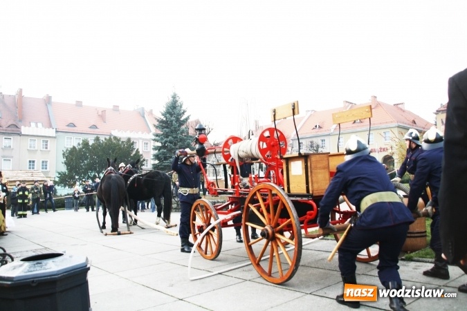 Zdjęcie w galerii na portalu naszwodzislaw.com: Na wodzisławskim rynku zapłonął ogień wiadomości z regionu