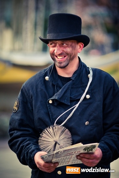 Zdjęcie w galerii na portalu naszwodzislaw.com: Na wodzisławskim rynku zapłonął ogień wiadomości z regionu