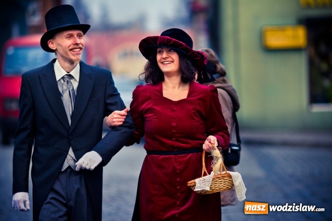 Zdjęcie w galerii na portalu naszwodzislaw.com: Na wodzisławskim rynku zapłonął ogień wiadomości z regionu