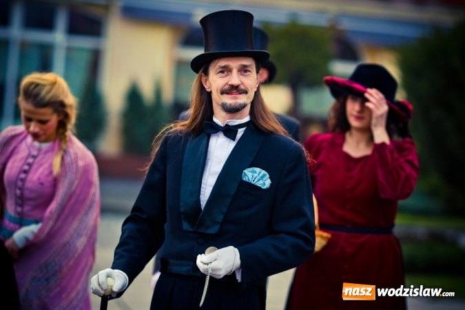 Zdjęcie w galerii na portalu naszwodzislaw.com: Na wodzisławskim rynku zapłonął ogień wiadomości z regionu