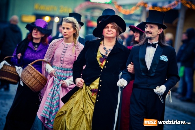 Zdjęcie w galerii na portalu naszwodzislaw.com: Na wodzisławskim rynku zapłonął ogień wiadomości z regionu