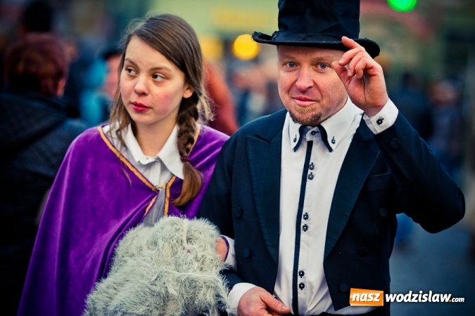 Zdjęcie w galerii na portalu naszwodzislaw.com: Na wodzisławskim rynku zapłonął ogień wiadomości z regionu