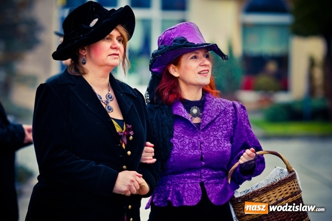 Zdjęcie w galerii na portalu naszwodzislaw.com: Na wodzisławskim rynku zapłonął ogień wiadomości z regionu