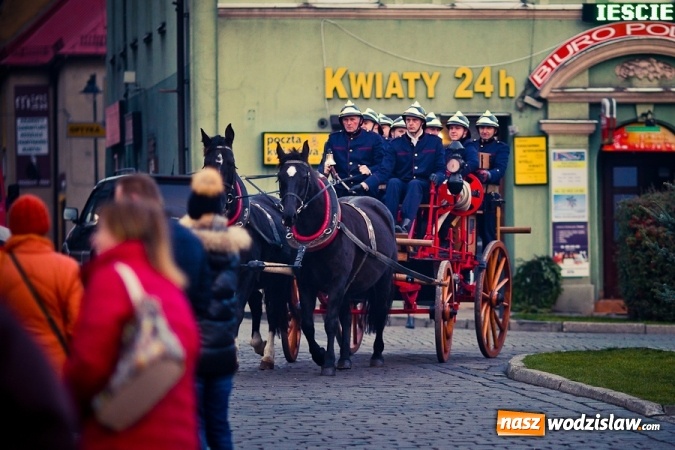 Zdjęcie w galerii na portalu naszwodzislaw.com: Na wodzisławskim rynku zapłonął ogień wiadomości z regionu