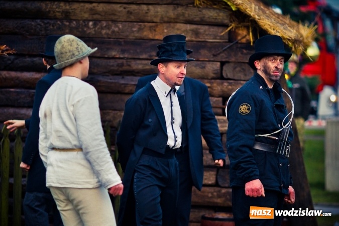 Zdjęcie w galerii na portalu naszwodzislaw.com: Na wodzisławskim rynku zapłonął ogień wiadomości z regionu