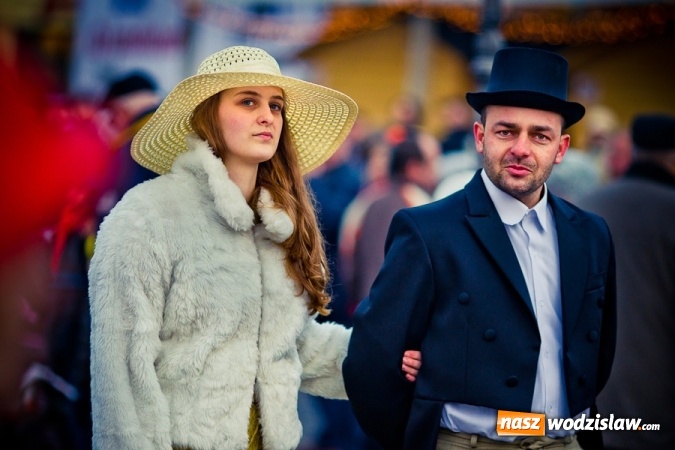 Zdjęcie w galerii na portalu naszwodzislaw.com: Na wodzisławskim rynku zapłonął ogień wiadomości z regionu