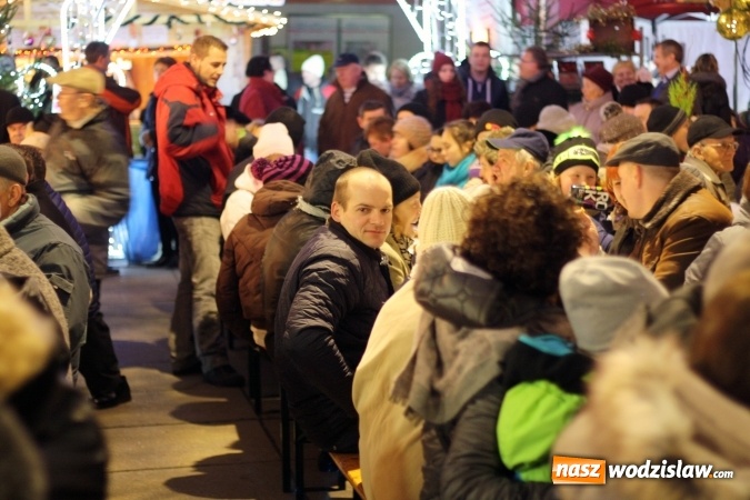 Zdjęcie w galerii na portalu naszwodzislaw.com: Włodarze Wodzisławia Śląskiego po raz dziewiąty przełamali się z mieszkańcami opłatkiem  wiadomości z regionu