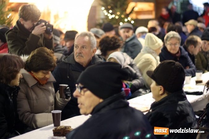 Zdjęcie w galerii na portalu naszwodzislaw.com: Włodarze Wodzisławia Śląskiego po raz dziewiąty przełamali się z mieszkańcami opłatkiem  wiadomości z regionu