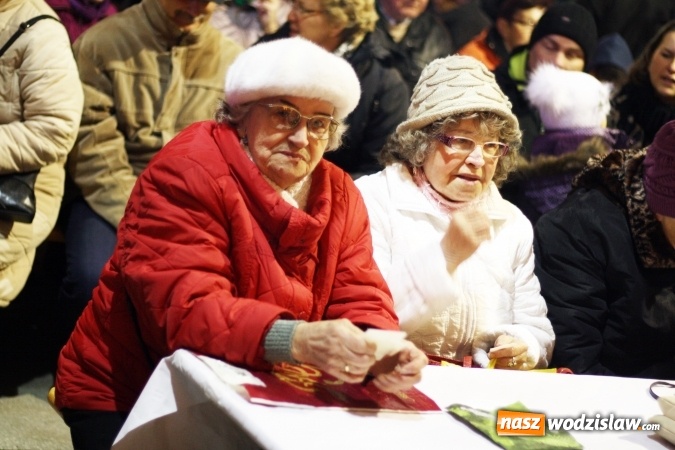 Zdjęcie w galerii na portalu naszwodzislaw.com: Włodarze Wodzisławia Śląskiego po raz dziewiąty przełamali się z mieszkańcami opłatkiem  wiadomości z regionu