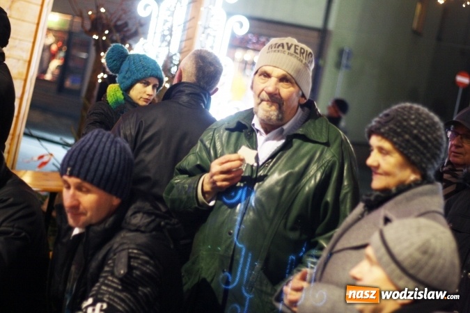 Zdjęcie w galerii na portalu naszwodzislaw.com: Włodarze Wodzisławia Śląskiego po raz dziewiąty przełamali się z mieszkańcami opłatkiem  wiadomości z regionu