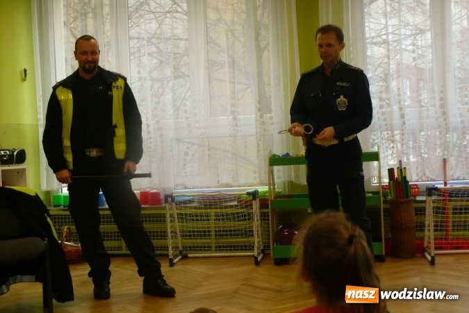 Zdjęcie w galerii na portalu naszwodzislaw.com: Policjanci porozmawiali z przedszkolami o bezpieczeństwie  wiadomości z regionu