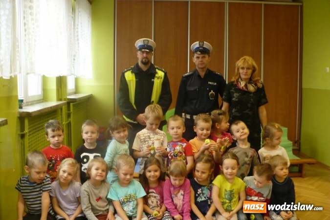 Zdjęcie w galerii na portalu naszwodzislaw.com: Policjanci porozmawiali z przedszkolami o bezpieczeństwie  wiadomości z regionu