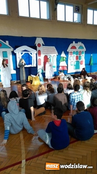 Zdjęcie w galerii na portalu naszwodzislaw.com: Rodzinna atmosfera na jasełkach w SP nr 10  wiadomości z regionu