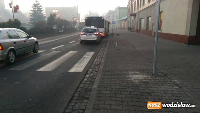 Zdjęcie w galerii na portalu naszwodzislaw.com: Rydułtowy: Autobus potrącił pieszego. Poszkodowany mężczyzna ze złamanymi żebrami trafił do szpitala wiadomości z regionu