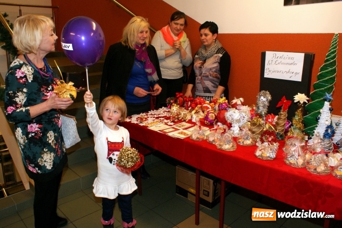 Zdjęcie w galerii na portalu naszwodzislaw.com: Świątecznie, kolorowo i radośnie - Harcerski Jarmark Bożonarodzeniowy wiadomości z regionu