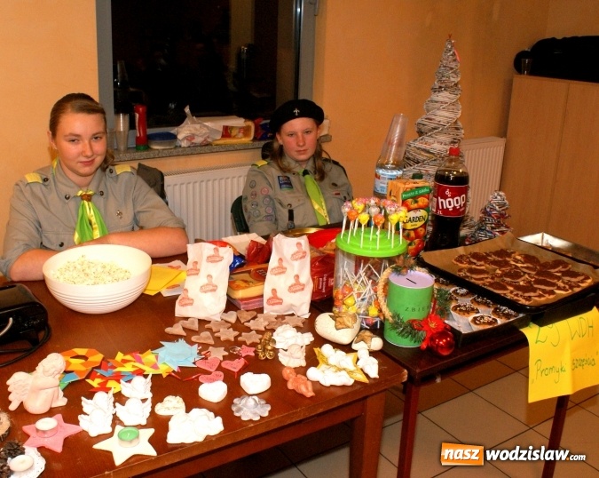 Zdjęcie w galerii na portalu naszwodzislaw.com: Świątecznie, kolorowo i radośnie - Harcerski Jarmark Bożonarodzeniowy wiadomości z regionu