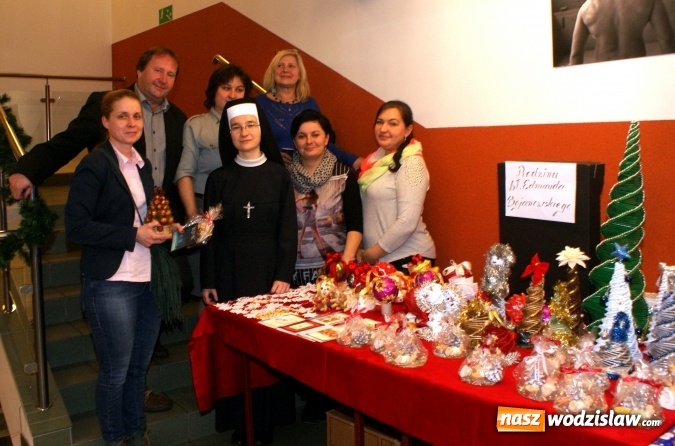 Zdjęcie w galerii na portalu naszwodzislaw.com: Świątecznie, kolorowo i radośnie - Harcerski Jarmark Bożonarodzeniowy wiadomości z regionu