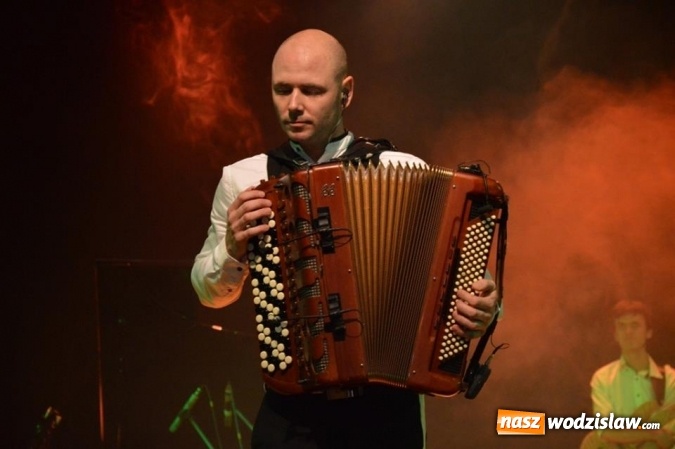 Zdjęcie w galerii na portalu naszwodzislaw.com: Marcin Wyrostek wystąpił na deskach radlińskiej sceny wiadomości z regionu