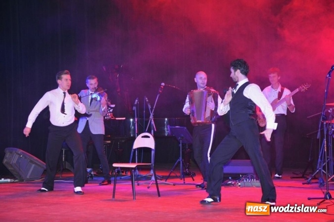 Zdjęcie w galerii na portalu naszwodzislaw.com: Marcin Wyrostek wystąpił na deskach radlińskiej sceny wiadomości z regionu