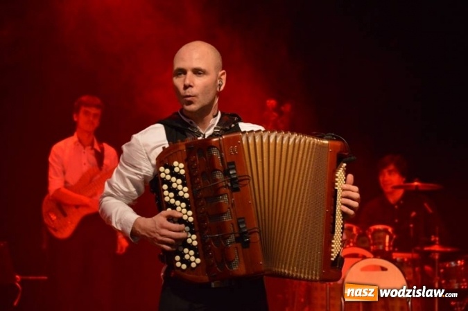 Zdjęcie w galerii na portalu naszwodzislaw.com: Marcin Wyrostek wystąpił na deskach radlińskiej sceny wiadomości z regionu