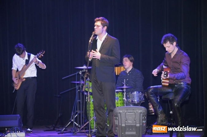 Zdjęcie w galerii na portalu naszwodzislaw.com: Marcin Wyrostek wystąpił na deskach radlińskiej sceny wiadomości z regionu