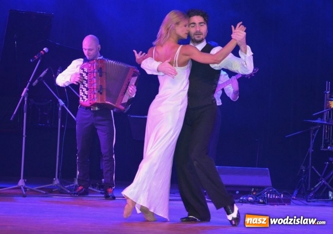 Zdjęcie w galerii na portalu naszwodzislaw.com: Marcin Wyrostek wystąpił na deskach radlińskiej sceny wiadomości z regionu