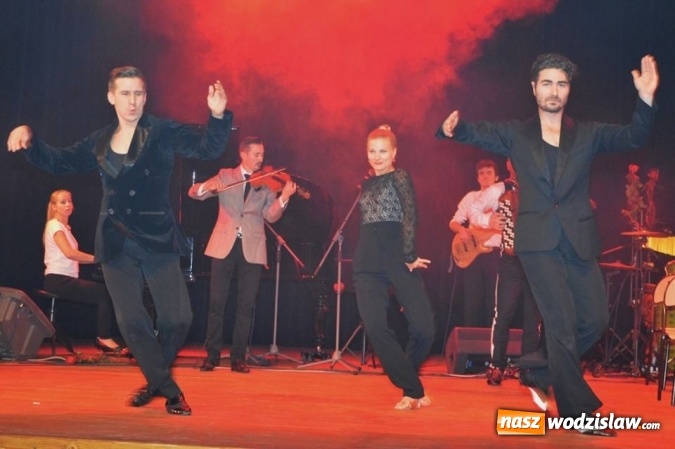 Zdjęcie w galerii na portalu naszwodzislaw.com: Marcin Wyrostek wystąpił na deskach radlińskiej sceny wiadomości z regionu
