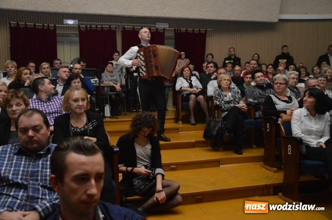 Zdjęcie w galerii na portalu naszwodzislaw.com: Marcin Wyrostek wystąpił na deskach radlińskiej sceny wiadomości z regionu