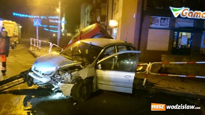 Zdjęcie w galerii na portalu naszwodzislaw.com: Groźna kraksa w Radlinie. Dwa auta rozbite wiadomości z regionu