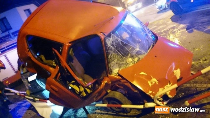 Zdjęcie w galerii na portalu naszwodzislaw.com: Groźna kraksa w Radlinie. Dwa auta rozbite wiadomości z regionu