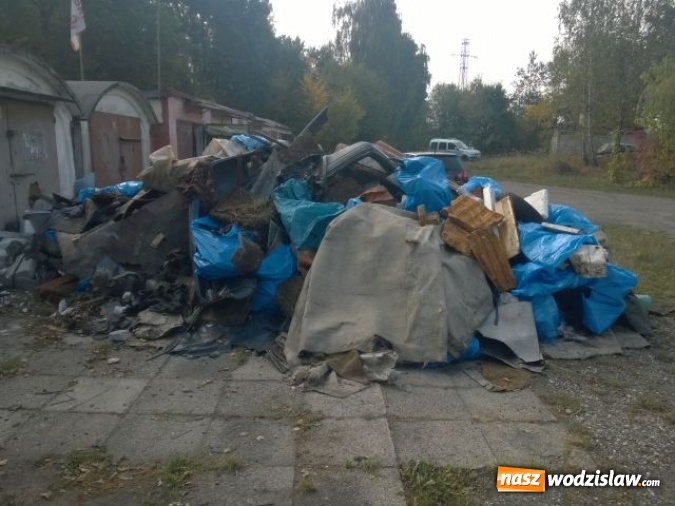 Zdjęcie w galerii na portalu naszwodzislaw.com: Jedno z większych wysypisk i zaśmieceń w Wodzisławiu uprzątnięte  wiadomości z regionu