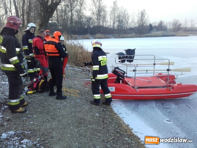 Zdjęcie w galerii na portalu naszwodzislaw.com: Katamaran popłynął na pomoc sarnie  wiadomości z regionu