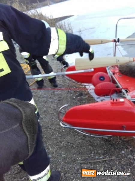 Zdjęcie w galerii na portalu naszwodzislaw.com: Katamaran popłynął na pomoc sarnie  wiadomości z regionu