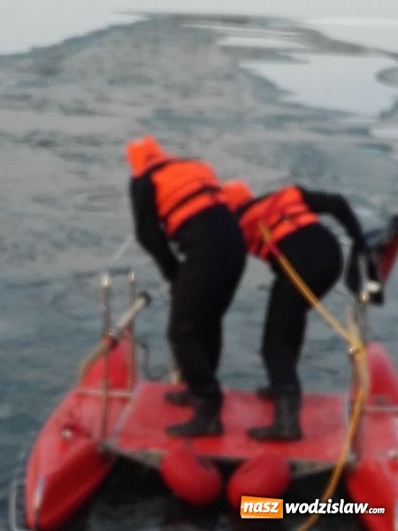 Zdjęcie w galerii na portalu naszwodzislaw.com: Katamaran popłynął na pomoc sarnie  wiadomości z regionu