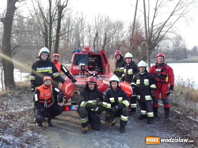Zdjęcie w galerii na portalu naszwodzislaw.com: Katamaran popłynął na pomoc sarnie  wiadomości z regionu