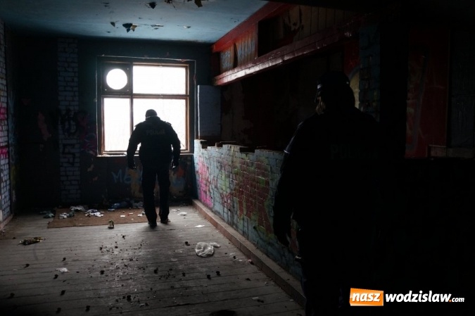 Zdjęcie w galerii na portalu naszwodzislaw.com: Wodzisławscy policjanci kontrolują pustostany wiadomości z regionu