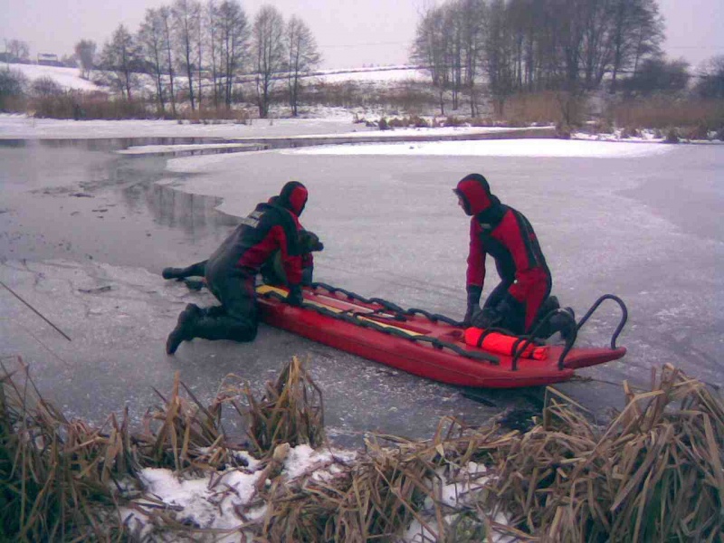 Zdjęcie w galerii na portalu naszwodzislaw.com: Dramat tonącego psa (foto) wiadomości z regionu
