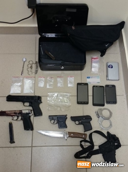 Zdjęcie w galerii na portalu naszwodzislaw.com: 33-latek z Radlina zatrzymany. W mieszkaniu mężczyzny znajdowała się broń i dopalacze  wiadomości z regionu