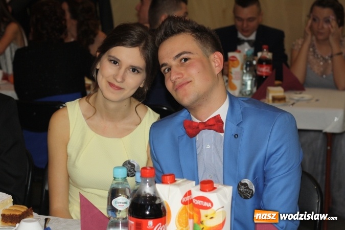 Zdjęcie w galerii na portalu naszwodzislaw.com: Uczniowie Ekonomika rozpoczęli maraton studni&oacute;wkowy wiadomości z regionu