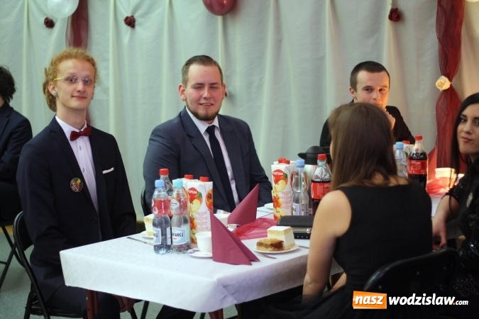 Zdjęcie w galerii na portalu naszwodzislaw.com: Uczniowie Ekonomika rozpoczęli maraton studni&oacute;wkowy wiadomości z regionu