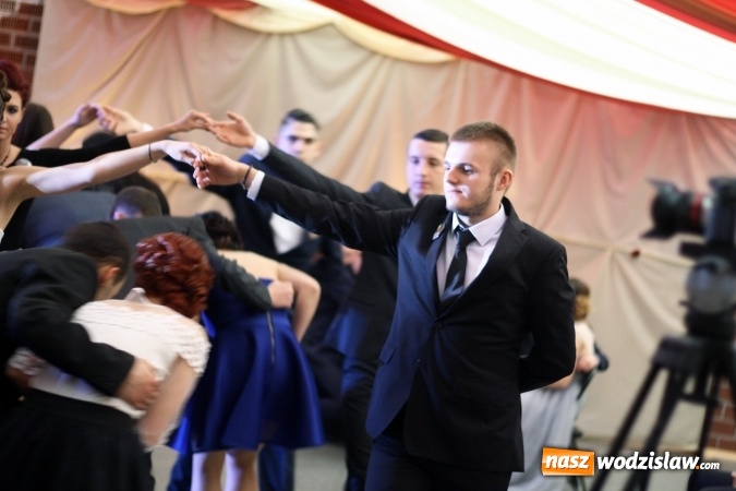 Zdjęcie w galerii na portalu naszwodzislaw.com: Uczniowie Ekonomika rozpoczęli maraton studni&oacute;wkowy wiadomości z regionu