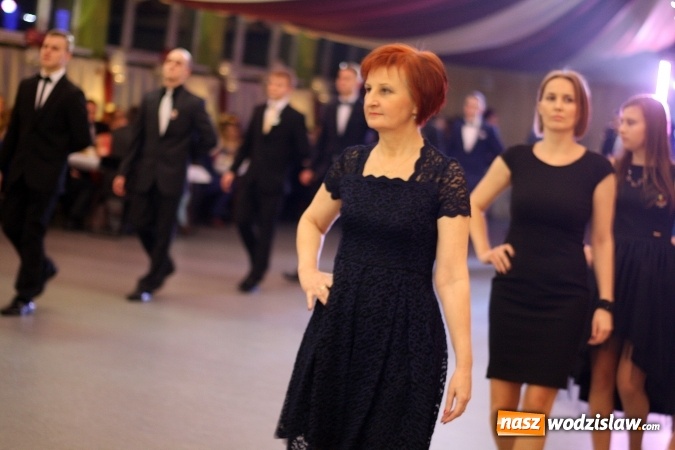 Zdjęcie w galerii na portalu naszwodzislaw.com: Uczniowie Ekonomika rozpoczęli maraton studni&oacute;wkowy wiadomości z regionu