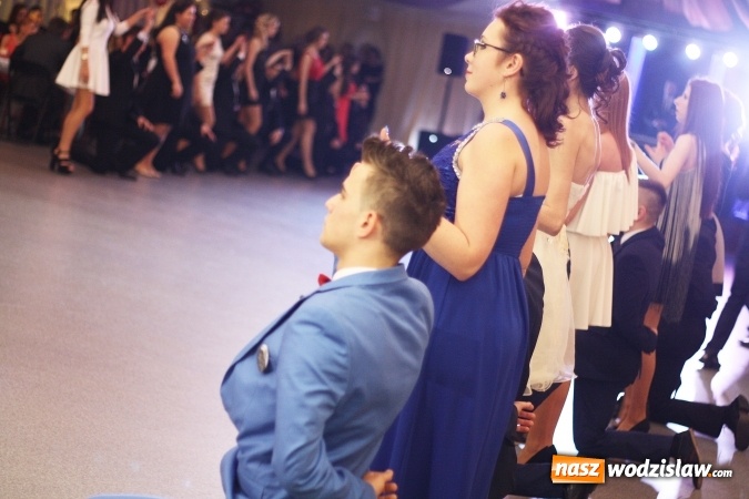 Zdjęcie w galerii na portalu naszwodzislaw.com: Uczniowie Ekonomika rozpoczęli maraton studni&oacute;wkowy wiadomości z regionu